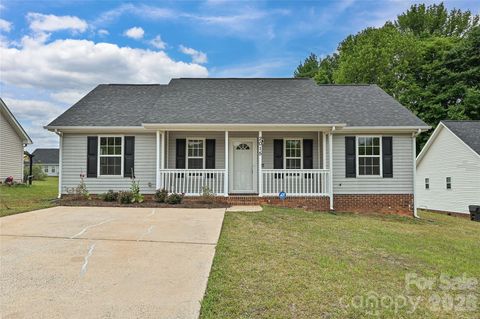 Photo of 2015 Slater Springs Drive, Charlotte, NC 28216 (MLS # 4371256)