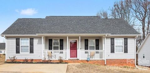 Photo of 2015 Slater Springs Drive, Charlotte, NC 28216 (MLS # 4371256)