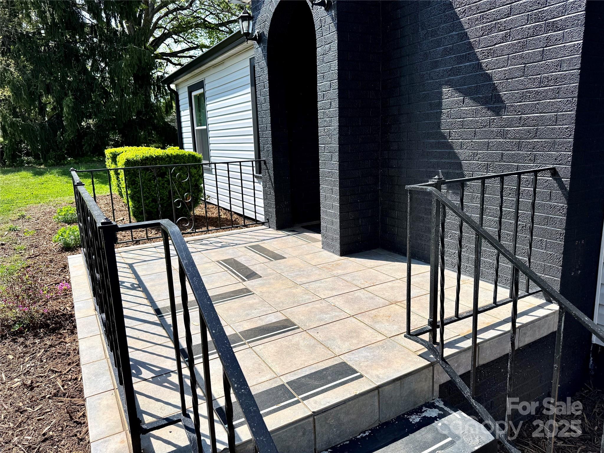 304 Mountain View Street