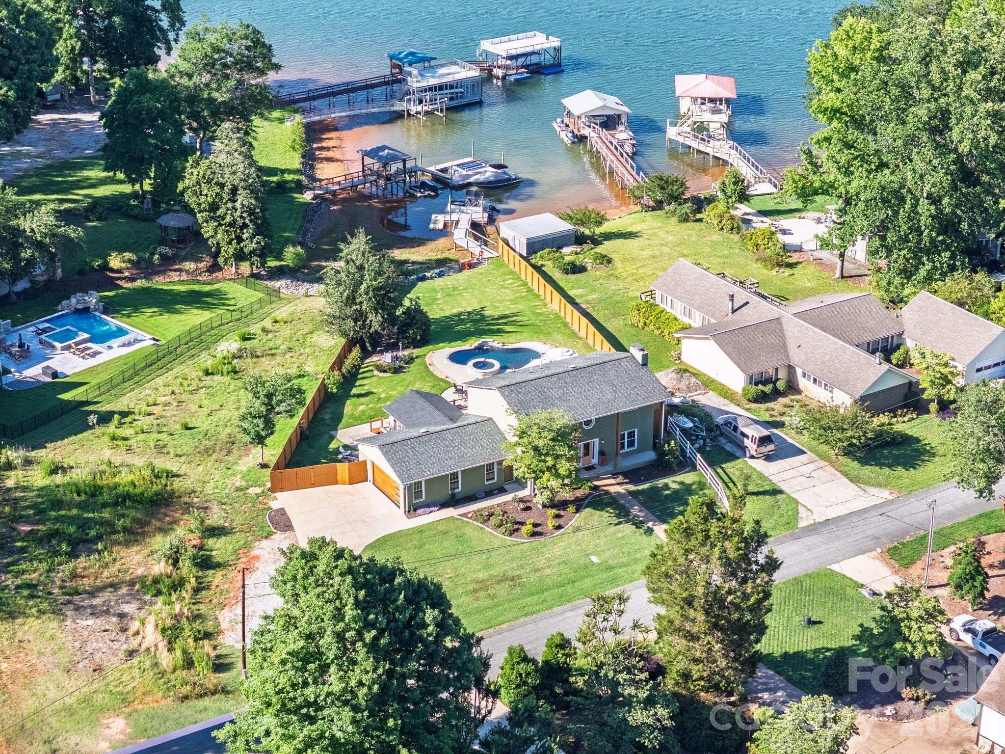 8005 Island View Court
