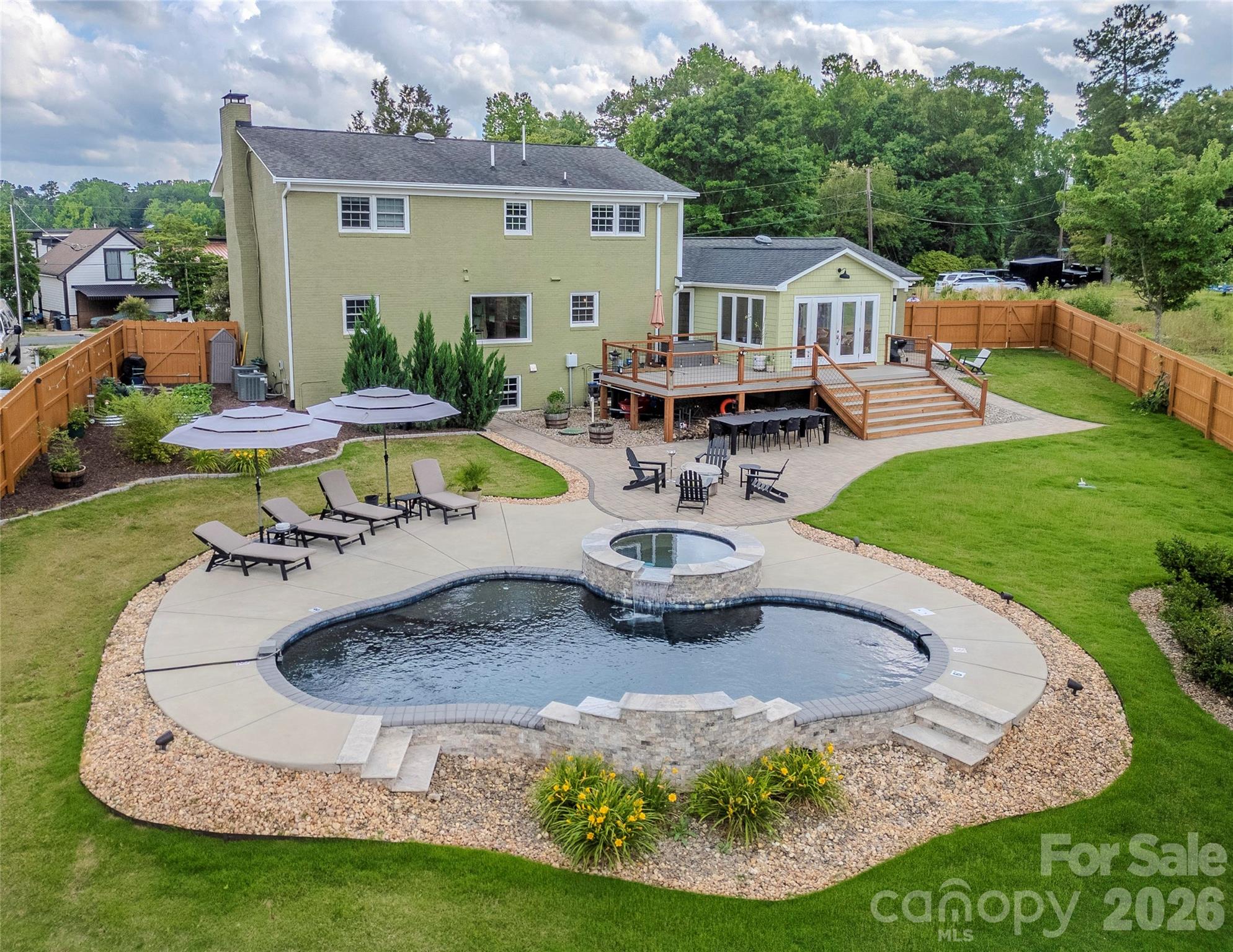 8005 Island View Court