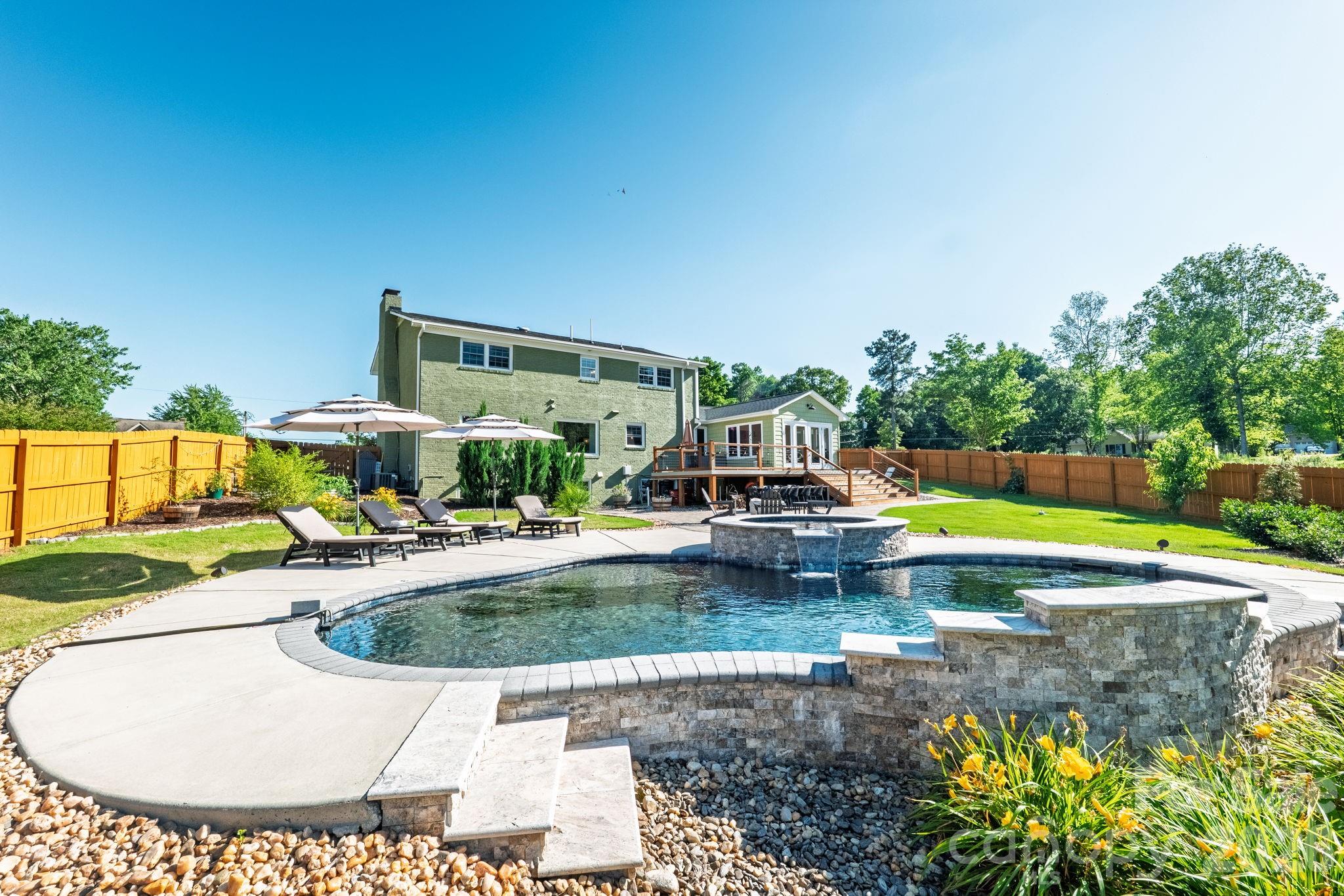 8005 Island View Court
