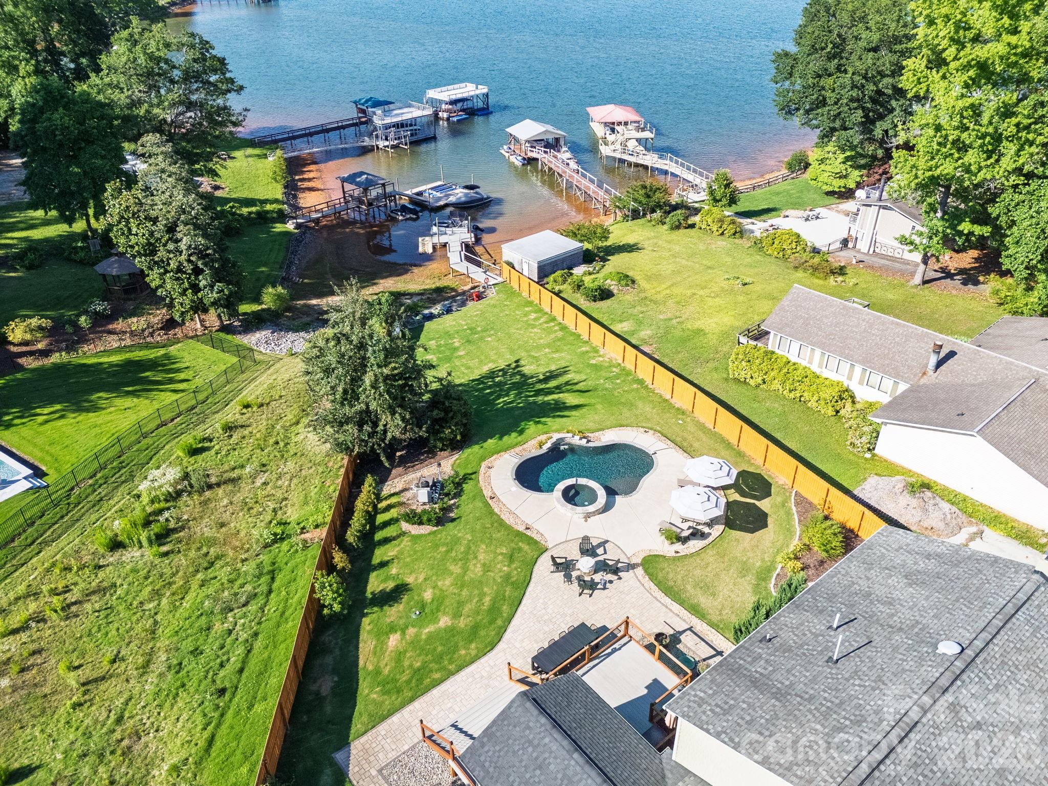 8005 Island View Court