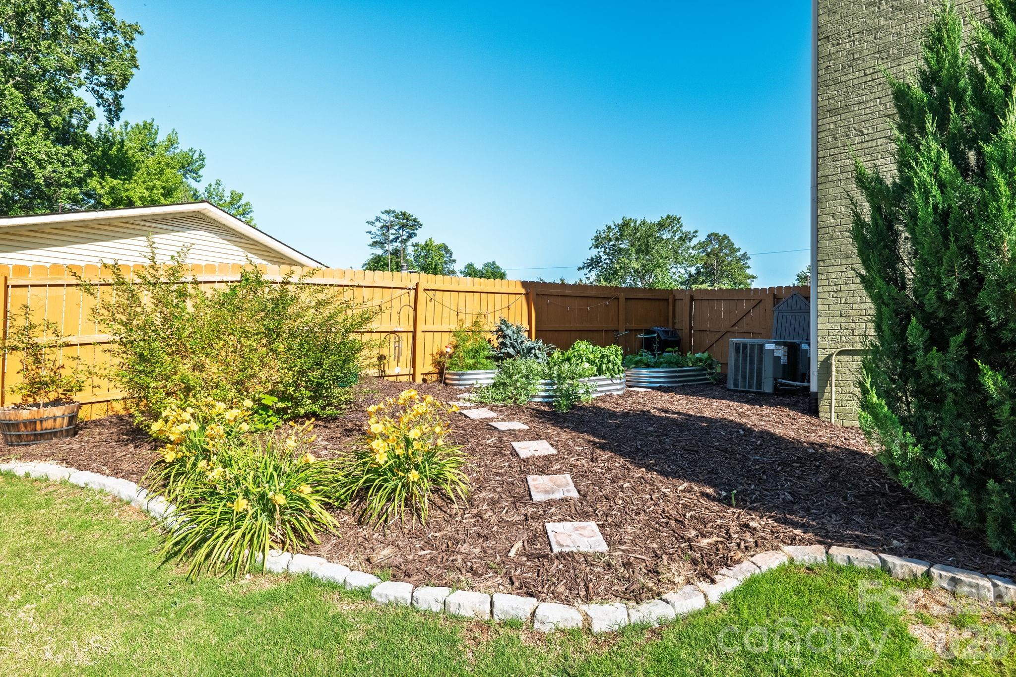 8005 Island View Court