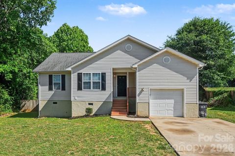 Photo of 5463 Realtree Lane, Charlotte, NC 28214 (MLS # 4382954)