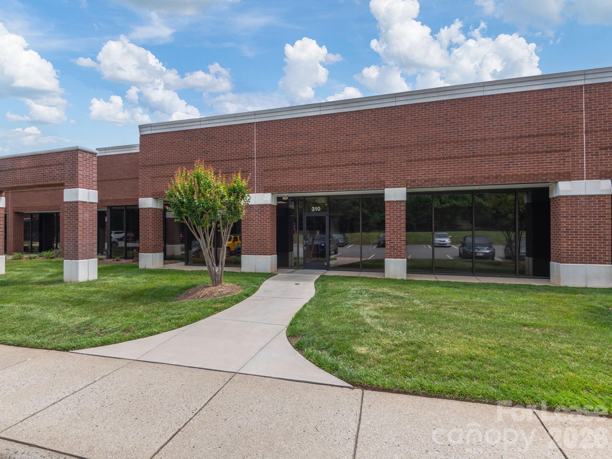 Photo 1 of 4 — 300 Ridgefield Court 310, Asheville, NC 28806