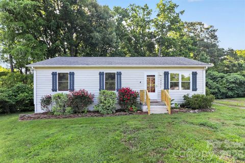 Photo of 18032 Barnhardt Road, Davidson, NC 28036 (MLS # 4386667)