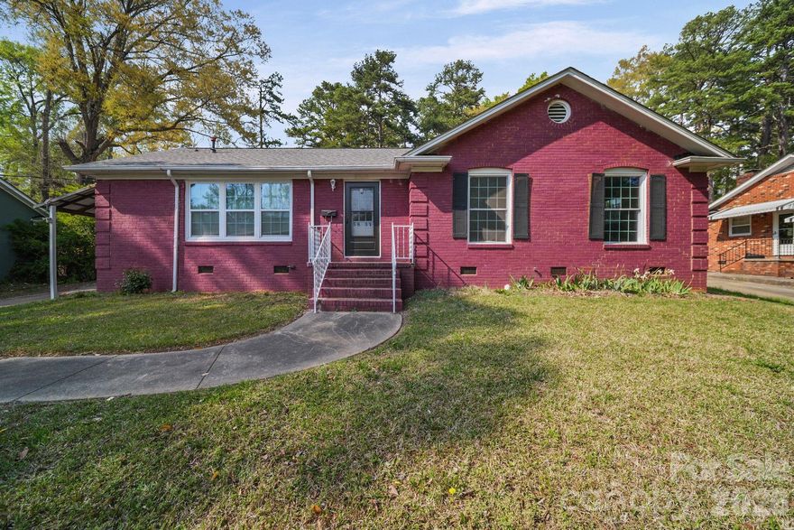 Welcome to 5833 Amity Place! This charming 3-bedroom, 2 full bath home is move-in ready and freshly painted throughout. Enjoy easy access to shopping, dining, and major roadways. A great opportunity for homeowners or investors.