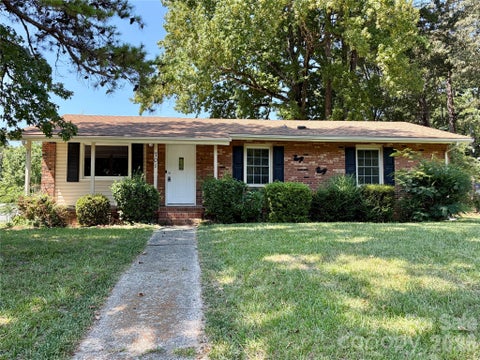 Photo of 701 Bilmark Avenue, Charlotte, NC 28213 (MLS # 4421926)