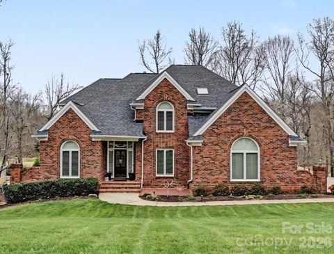 Photo of 18801 River Falls Drive, Davidson, NC 28036 (MLS # 4354384)