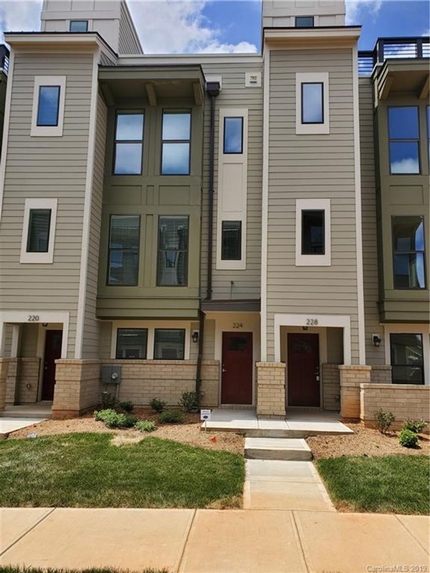 Brand new Townhome in the Uptown West Terraces complex.  Open floor plan with beautiful modern kitchen equipped with stainless steel appliances and granite counter tops.  This home features a scenic rooftop terrace with view of the Charlotte skyline and equipped for outdoor entertainment. Only dogs allowed if under 25 lbs. To apply go to www.northpointam.com