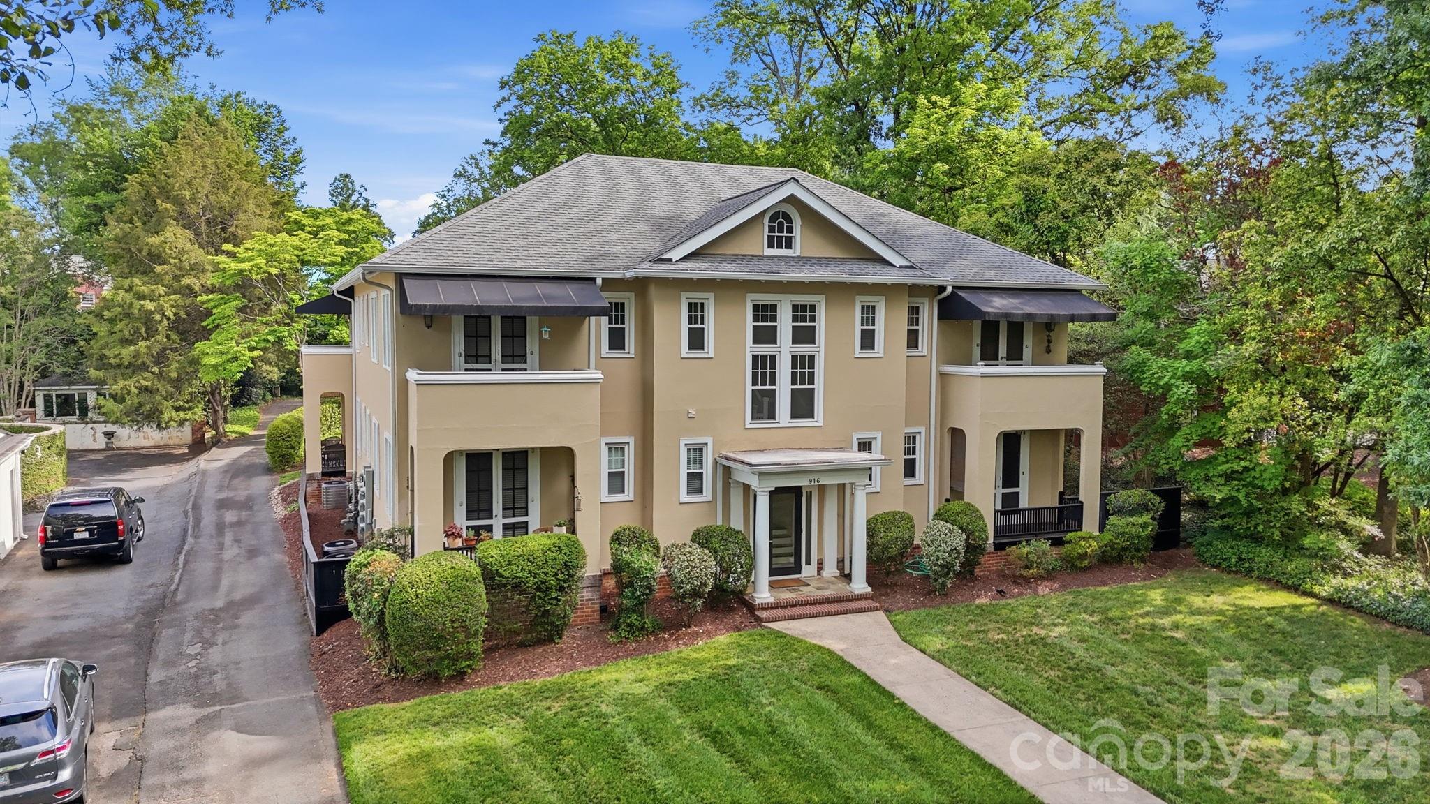 916 Bromley Road