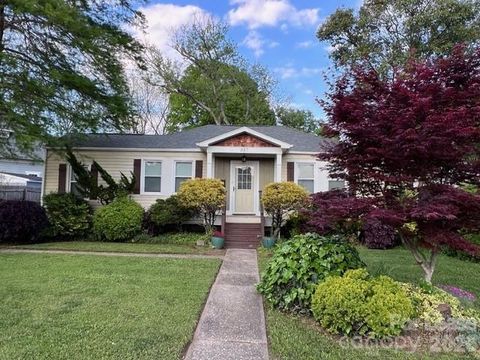 Photo of 337 Melbourne Court, Charlotte, NC 28209 (MLS # 4352810)