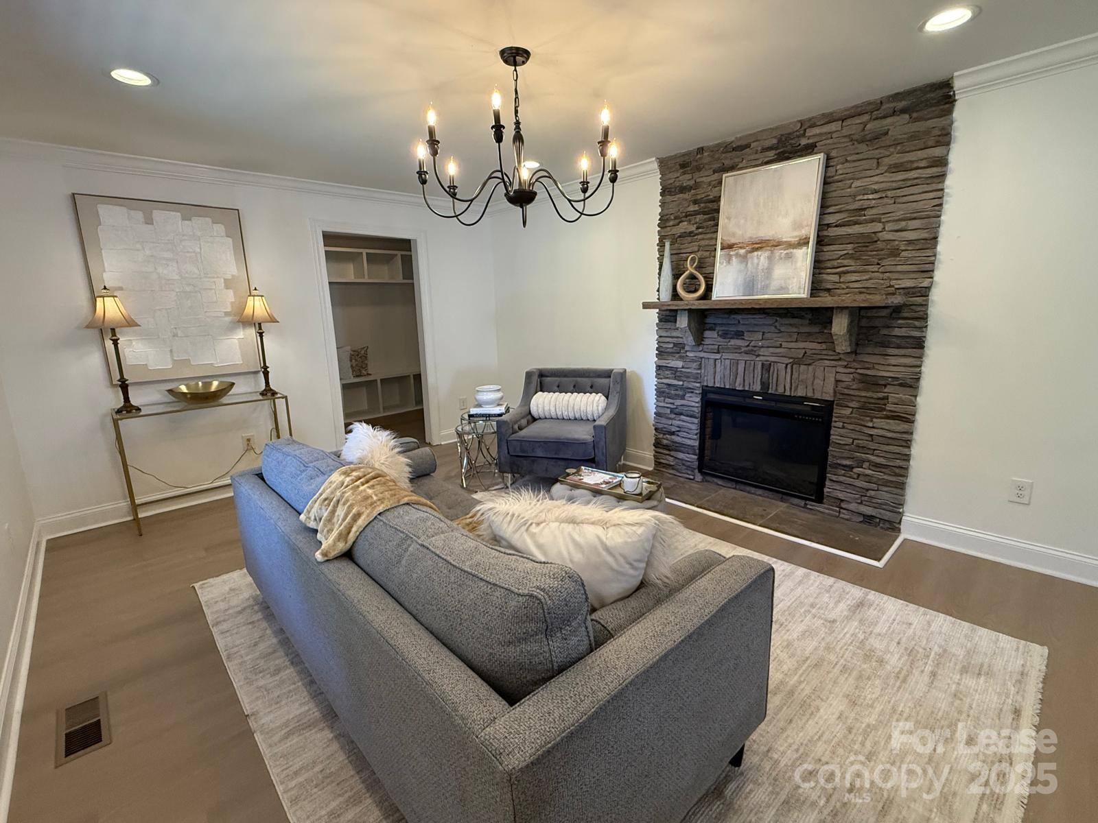 Country Club Hills - Residential Lease