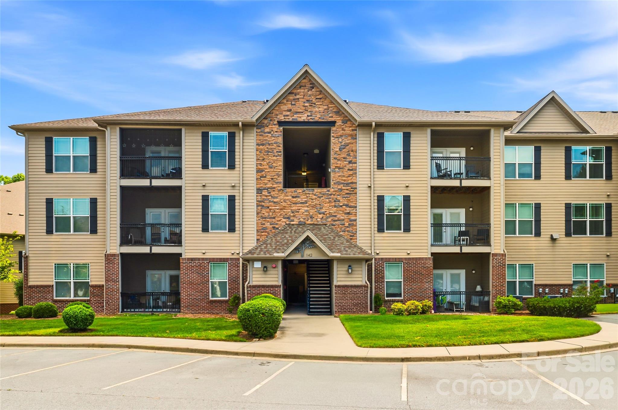 142 Brickton Village Circle 202