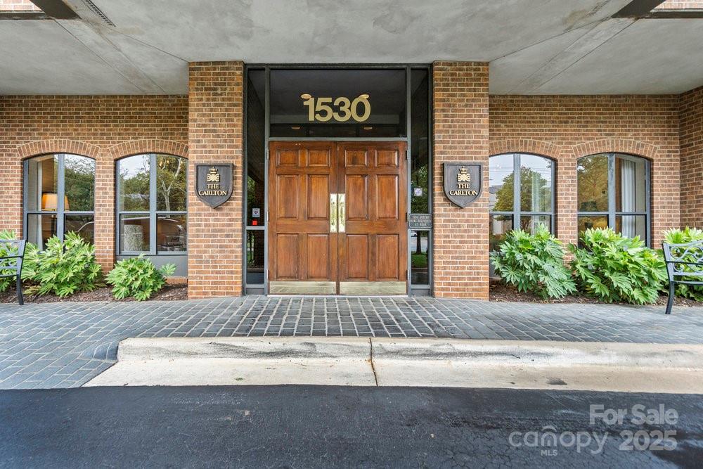 1530 Queens Road 704