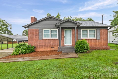 Photo of 304 Ford Street, Cramerton, NC 28032 (MLS # 4411490)