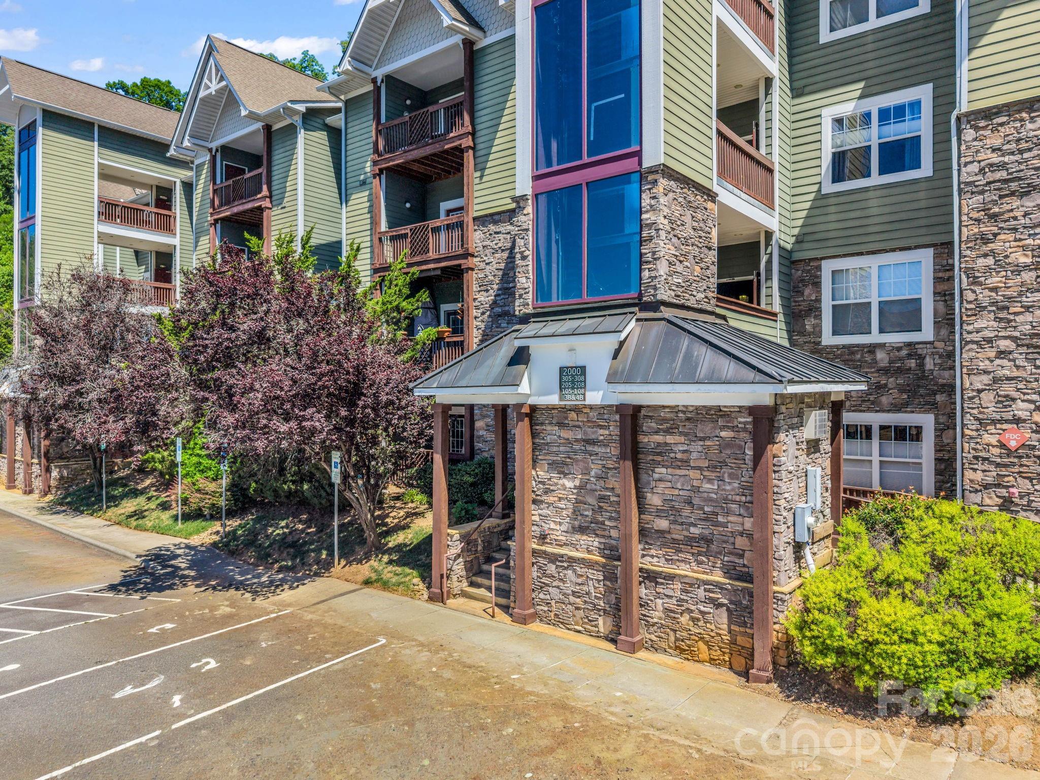 2000 Olde Eastwood Village Boulevard 3B
