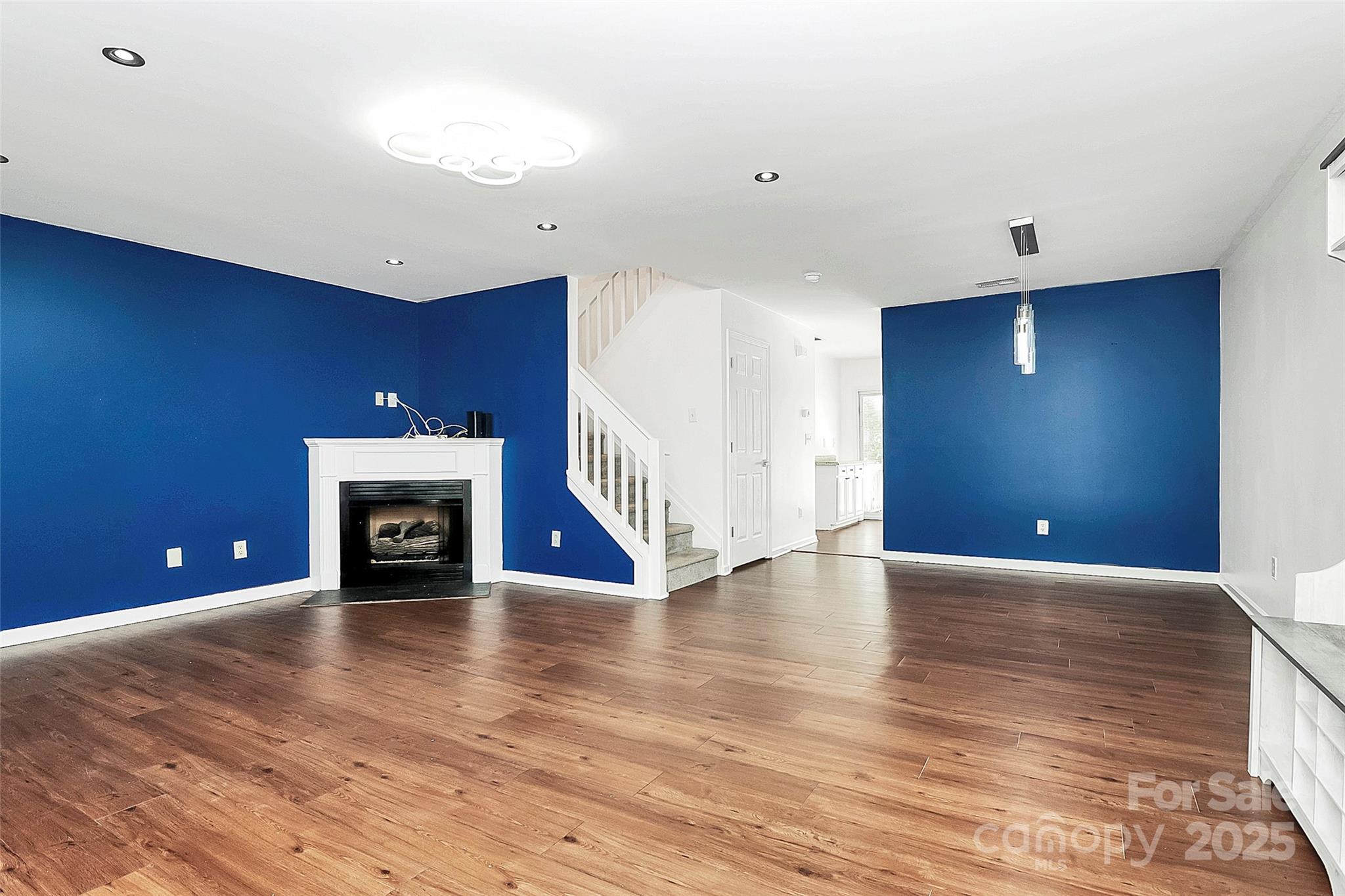 10549 Yellow Rose Lane