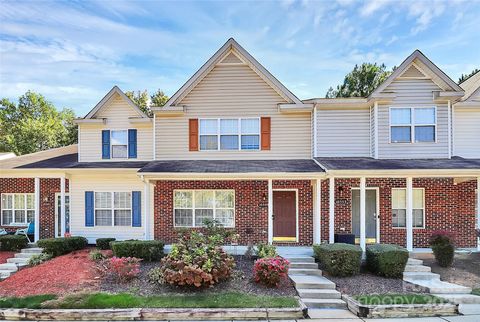 Photo of 10549 Yellow Rose Lane, Charlotte, NC 28269 (MLS # 4310957)