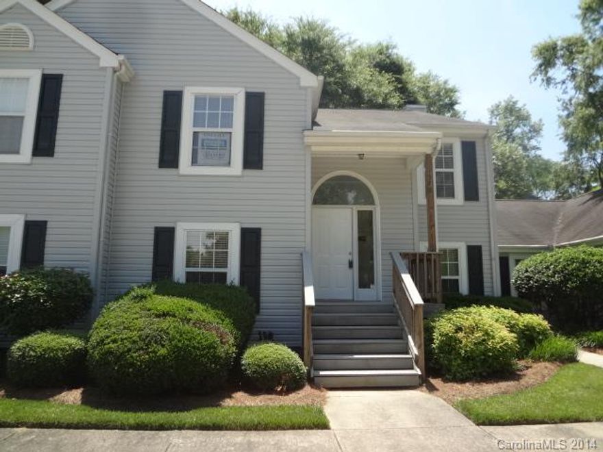 Newly renovated open floor plan condo in Hunter Chase. New carpet in bedrooms and newly painted, granite counter tops, Mosaic tile backsplash in kitchen, tile flooring in kitchen, water heater installed (2010), laminate flooring in family room, vaulted ceilings. Wood burning fireplace, jetted tub in master bath, Master Walk-in Closet. Relax on the screened porch. Seconds to I77, restaurants, and shopping. Easy commute to Charlotte and Charlotte Douglas Airport.