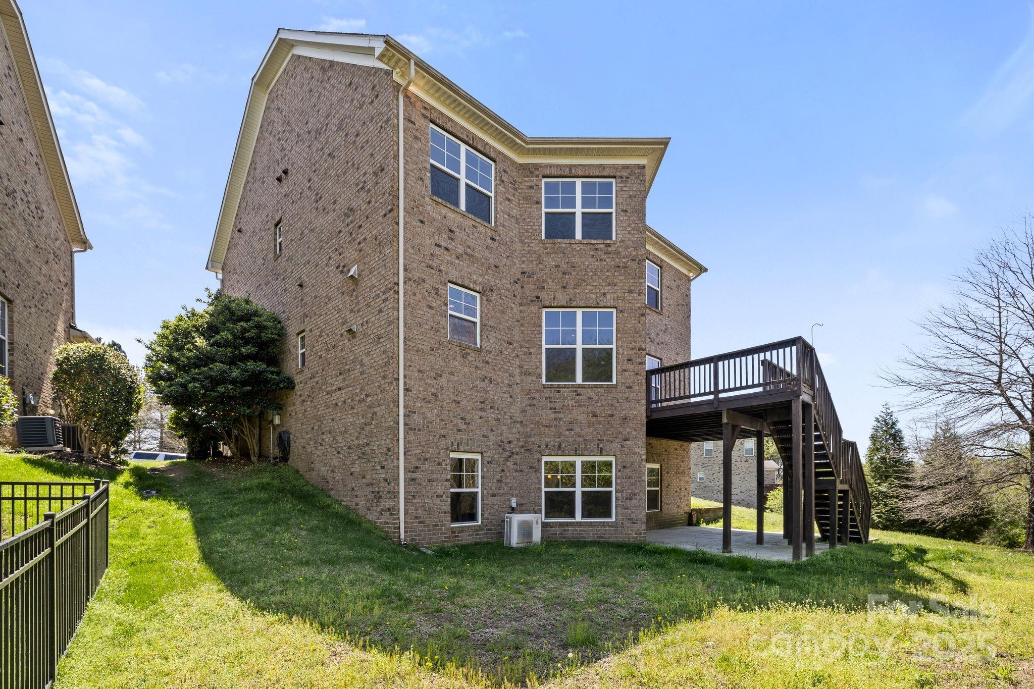 2251 Barrowcliffe Drive NW