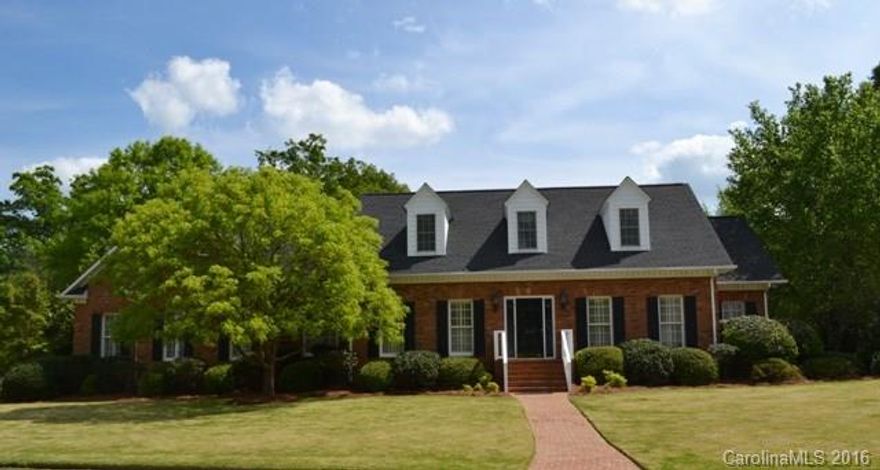 Beautiful brick home located in Colecreek offers tons of living space.  4 bedrooms with master on main, 3.5 baths, fireplace, formal dining room, great room.  Huge kitchen and eating area with wetbar and a keeping room.  Lots of storage space.  Large screened porch, patio, amazing view of backyard fully landscaped!  * Age of home is approximate.