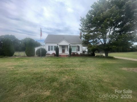 Photo of 804 Langtree Road, Mooresville, NC 28117 (MLS # 4311303)