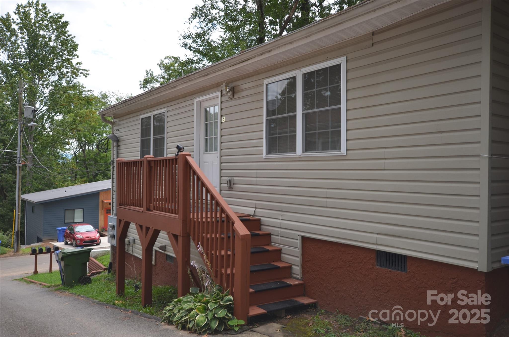 144 & 148 Laurel Loop