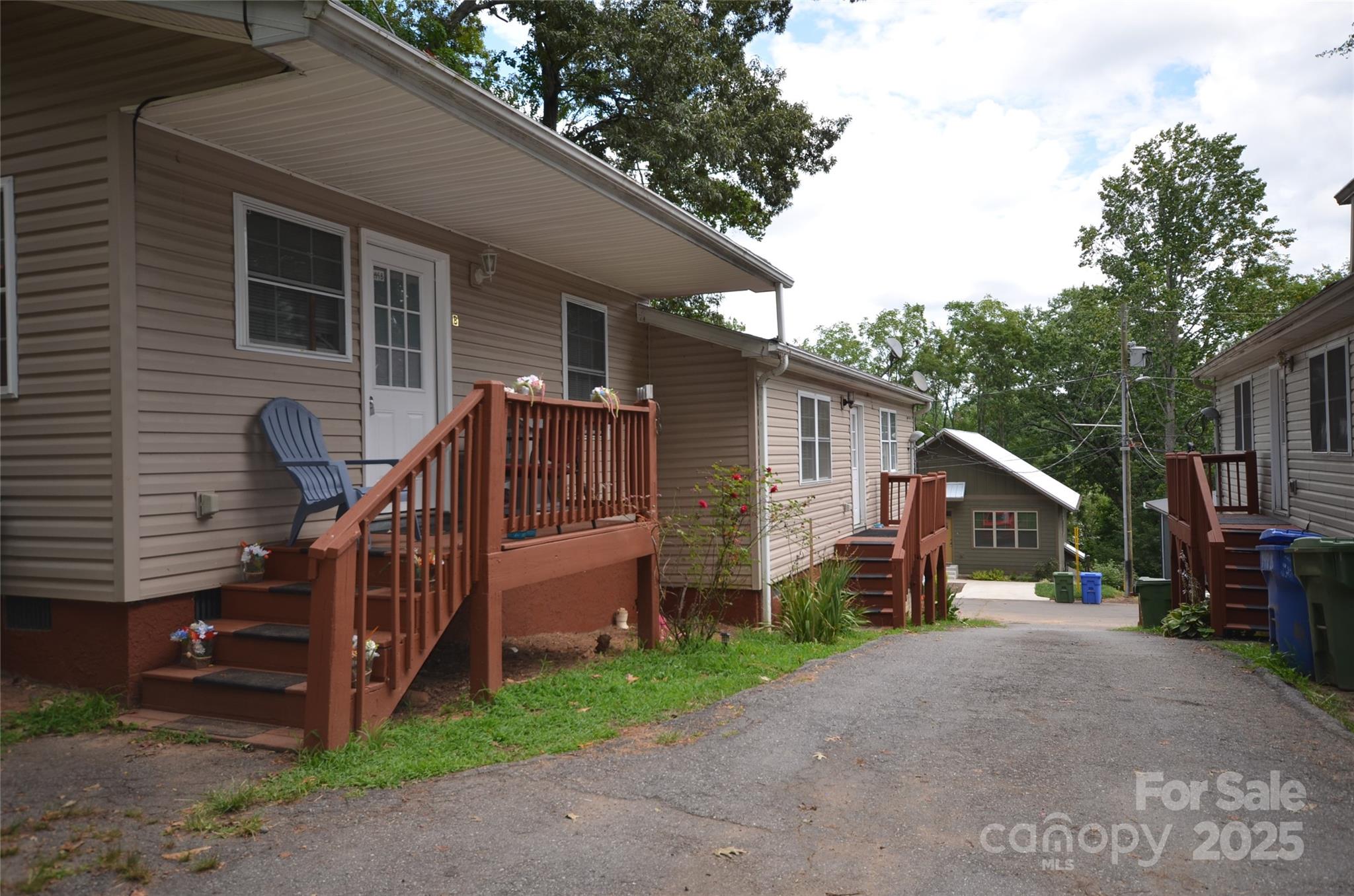 144 & 148 Laurel Loop