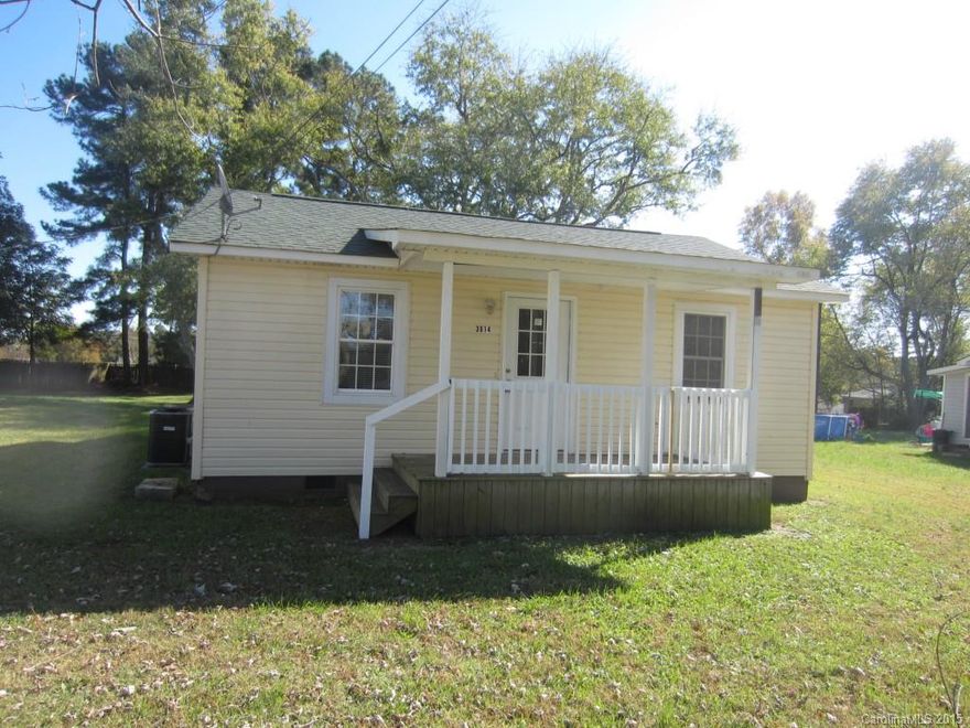 Very cute and cozy 2 bedroom, 1 bath ranch home. Home features carpet in bedrooms, laminate hardwoods in living and kitchen. Home have been freshly painted and has new appliances. Very cute!