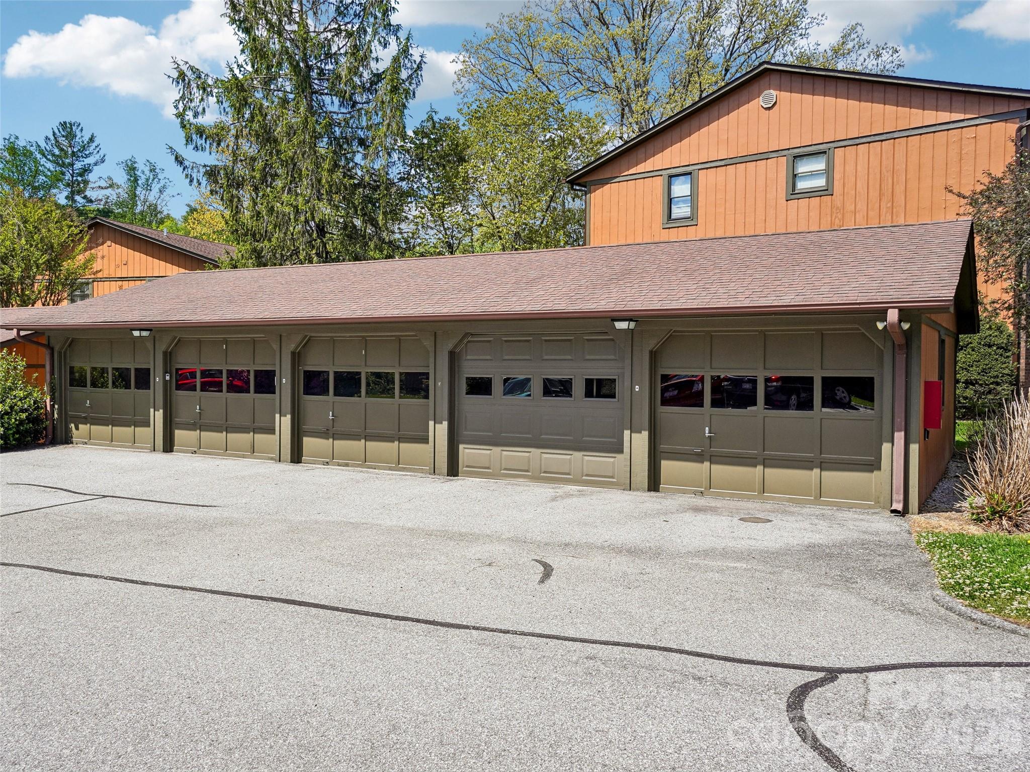 Haywood Manor - Residential