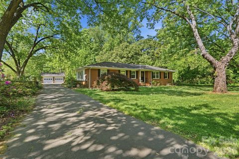 Photo of 9021 Oxford Place, Huntersville, NC 28078 (MLS # 4372288)