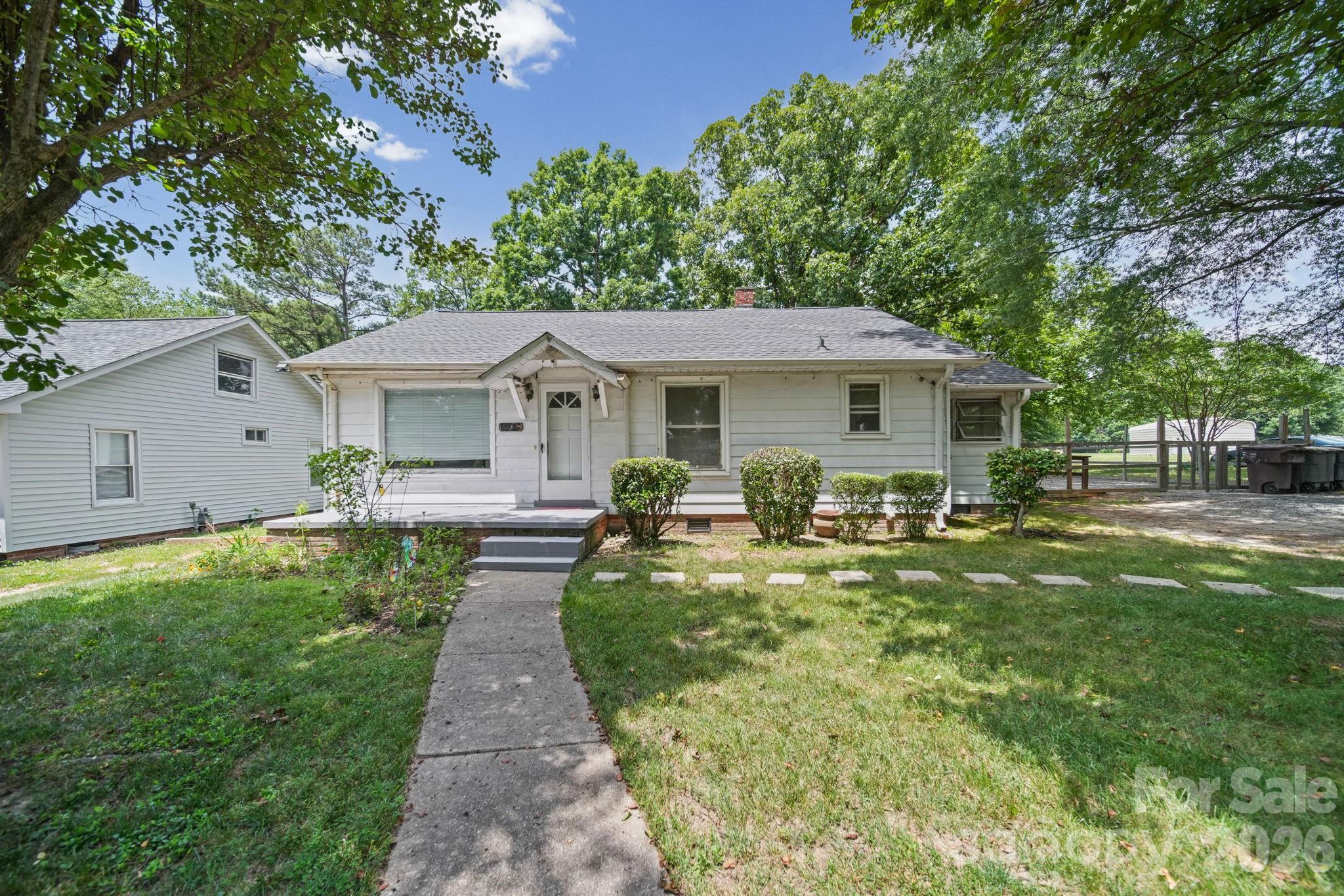 Photo 1 of 33 — 1911 Glenwood Street, Kannapolis, NC 28083