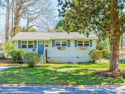 Photo of 2515 Thornton Road, Charlotte, NC 28208 (MLS # 4372347)