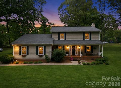 Photo of 1496 Hardwood Circle, Newton, NC 28658 (MLS # 4381138)