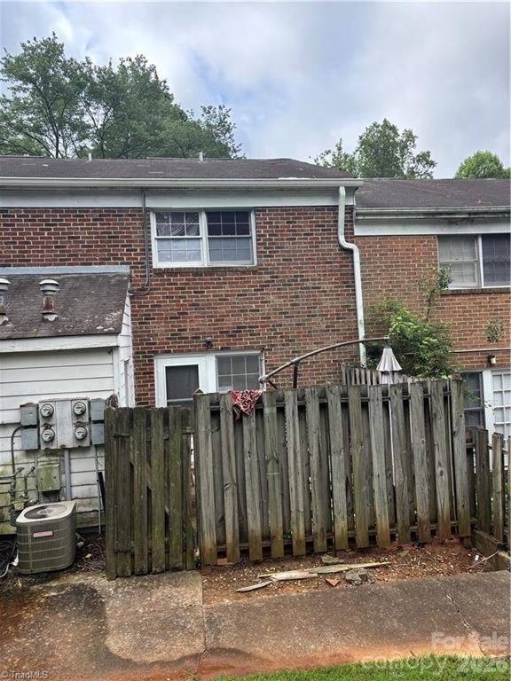 2811 Bleeker Square E