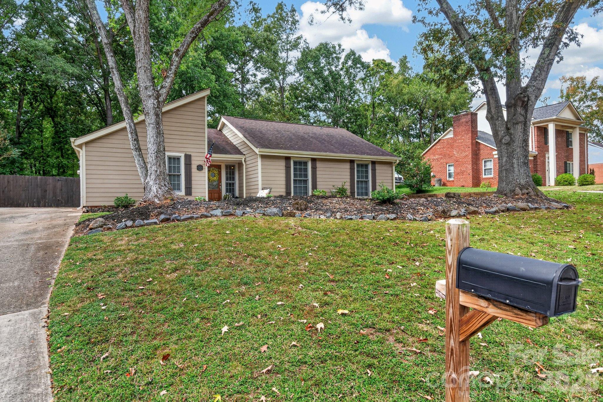 4506 Woods End Lane