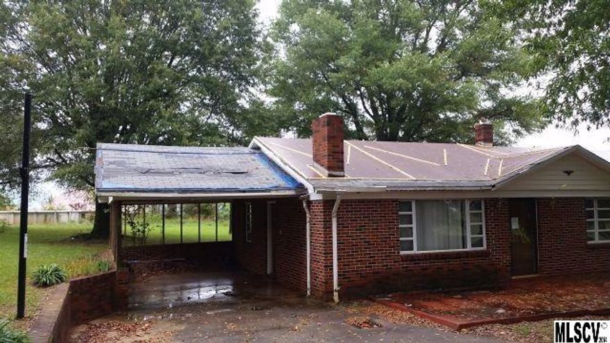 3BR/1.5BA home on over 5+/- Acres. Large barn in good condition on the property.