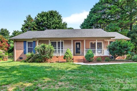 Photo of 1101 Lightwood Drive, Matthews, NC 28105 (MLS # 4406930)