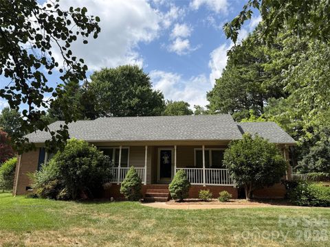 Photo of 1101 Lightwood Drive, Matthews, NC 28105 (MLS # 4406930)