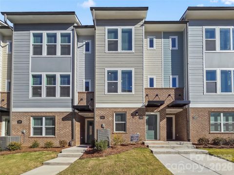Photo of 1116 Bismuth Lane, Charlotte, NC 28211 (MLS # 4358999)