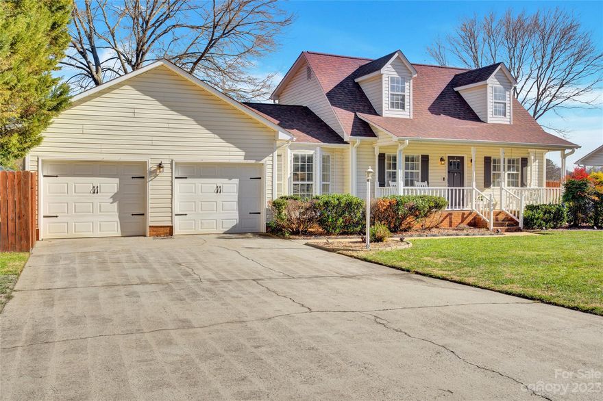 Location! This beautiful home is ready for it's new owners! Roof and HVAC completed in 2016, Primary on Main, spacious 2 car garage, 5 minutes to downtown Belmont, 20 minutes to Charlotte, Airport is only 13 minutes away, close to i85 and quick access to i485. House is beautiful and move in ready. Great entertaining backyard, beautiful kitchen, gas fireplace to warm you up this winter. Don't let this home slip by you!