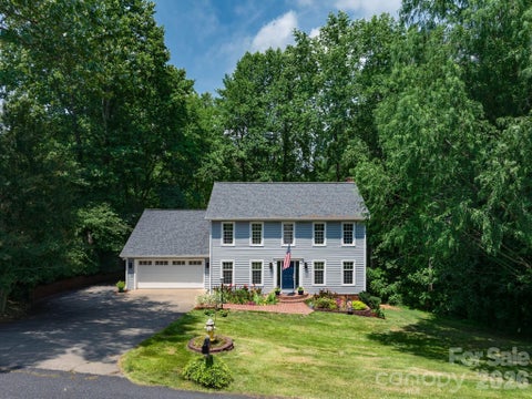 Photo of 200 35th Avenue NW, Hickory, NC 28601 (MLS # 4405471)