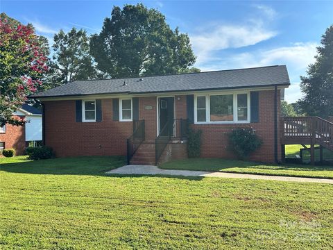 Photo of 6124 Avalon Drive, Kannapolis, NC 28081 (MLS # 4295798)
