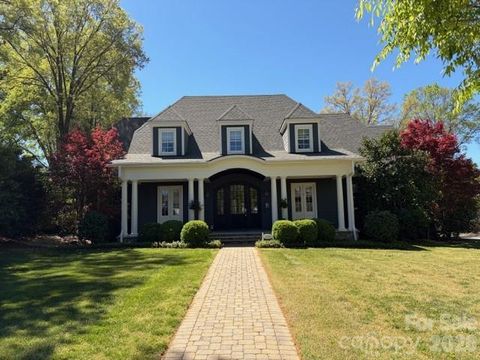 Photo of 2800 Wintergreen Drive, Charlotte, NC 28211 (MLS # 4335112)