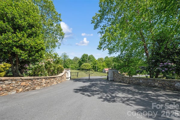 26 MOORE ST, WEAVERVILLE, NC 28787 - Image ce2793387c1fbcd3a459f91043258887/2324253764
