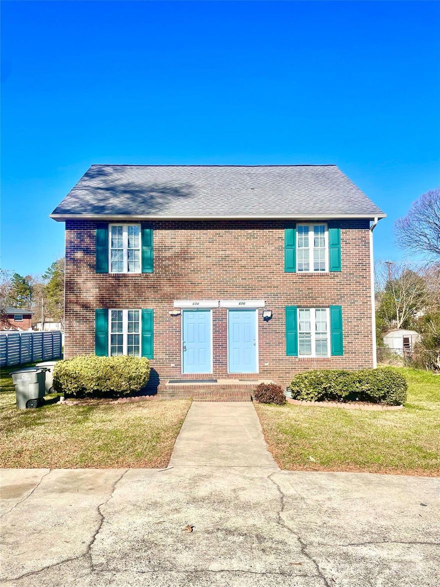 Great townhome style apartment close to the RESEARCH PARK AREA in Kannapolis NC. Private deck, spacious parking, close proximity to Kannapolis downtown area, Concord, I-85, hospittals and shopping. This property is moder, spacious and inviting for your friends and family. Hurry, this one won't last long! This is a triplex, this unit is located in the back entrance. RENTAL QUALIFICATIONS: 3X THE RENTAL INCOME, 1 month's rent security deposit. $50.00 application fee, background and employment verification. Applicant needs to pass background and credit check. NO evictions or bankruptcies in the last 5 years. Small dog or cat allowed (If pet, +$35 Pet rent/month. $250 non refundable pet deposit).