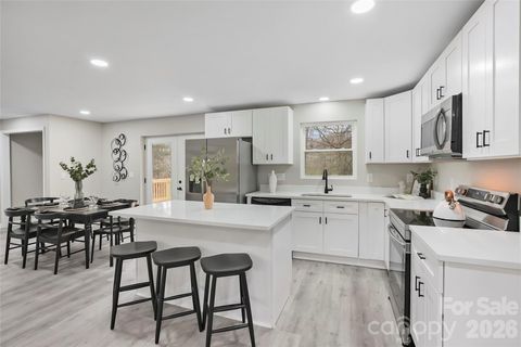 824 Kentberry Drive Charlotte NC 28214