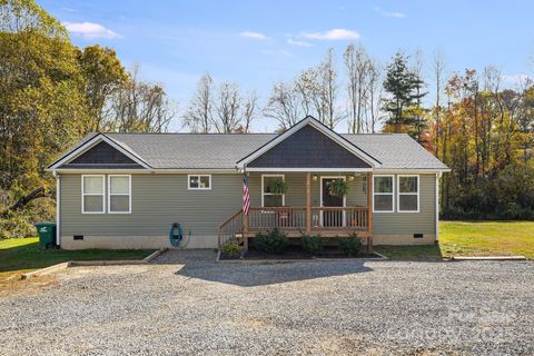 Photo of 404 Luther Road, Candler, NC 28715 (MLS # 4314890) Photo of 404 Luther Road, Candler, NC 28715 (MLS # 4314890)